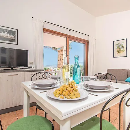 Laura - Happy Apartman