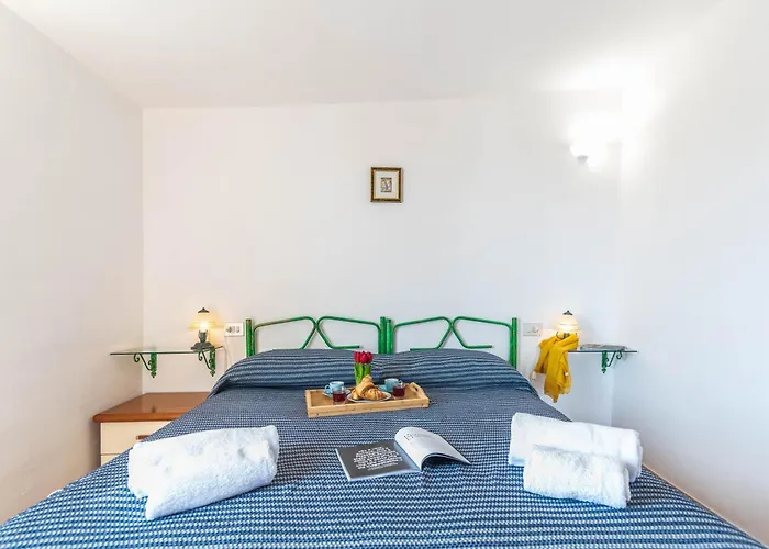 Laura - Happy Apartman *
